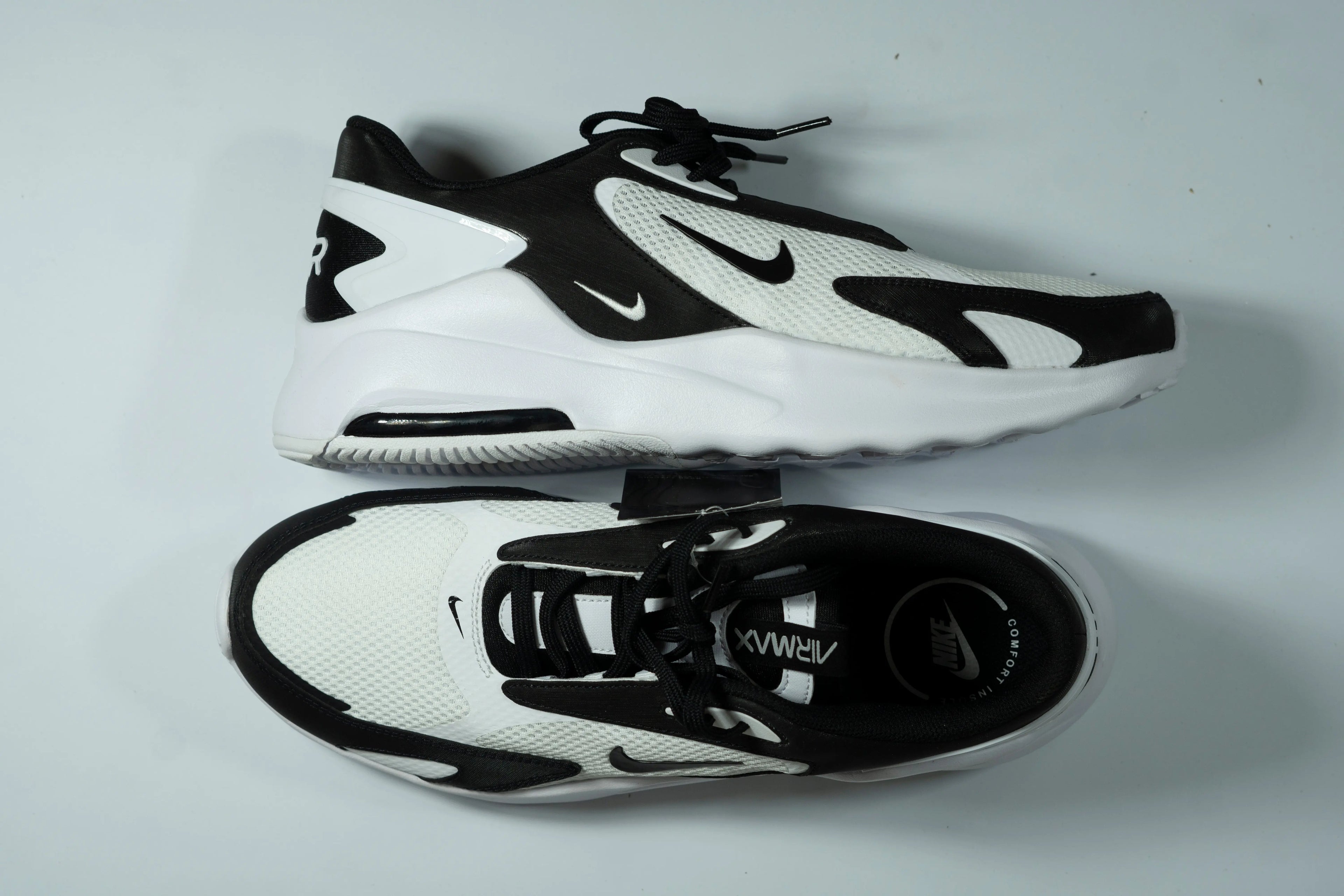 Nike Air Max Bolt Men’s Sneakers – Black & White Tommynippon