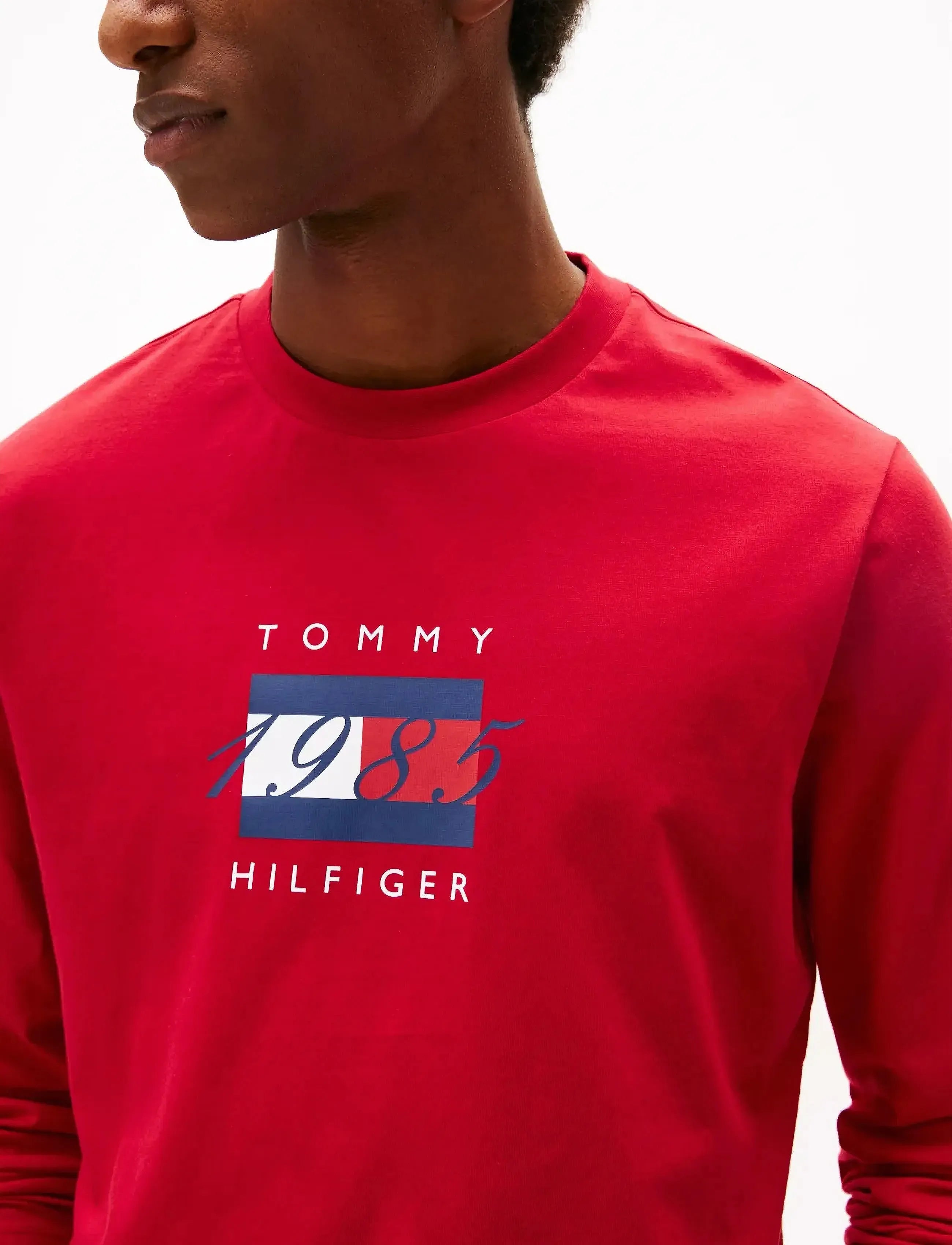 Tommy Hilfiger Men’s Long Sleeve T-Shirt – Red (1985 Logo)